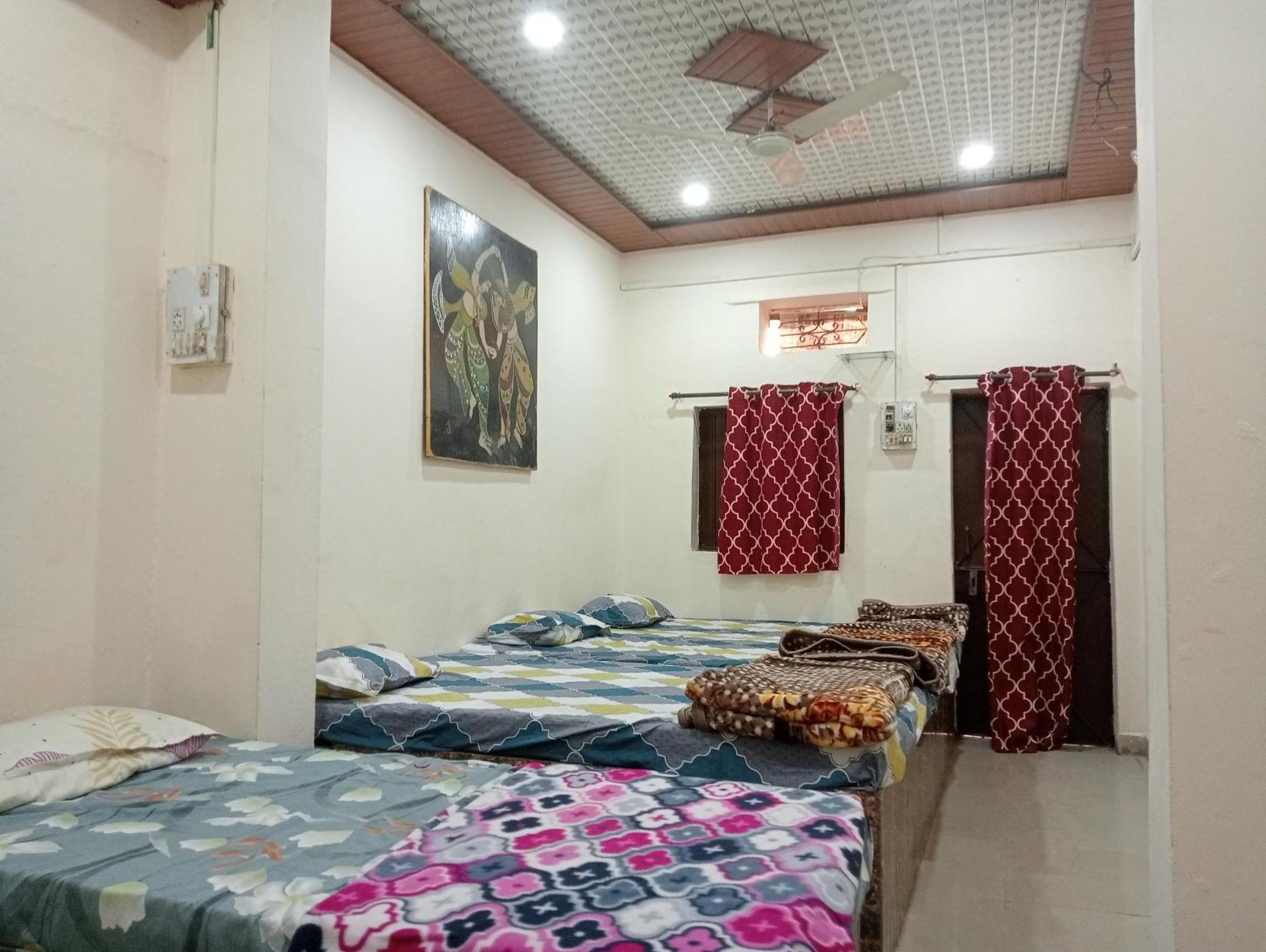 Shree Maya Home Stay Удджайн Номер фото